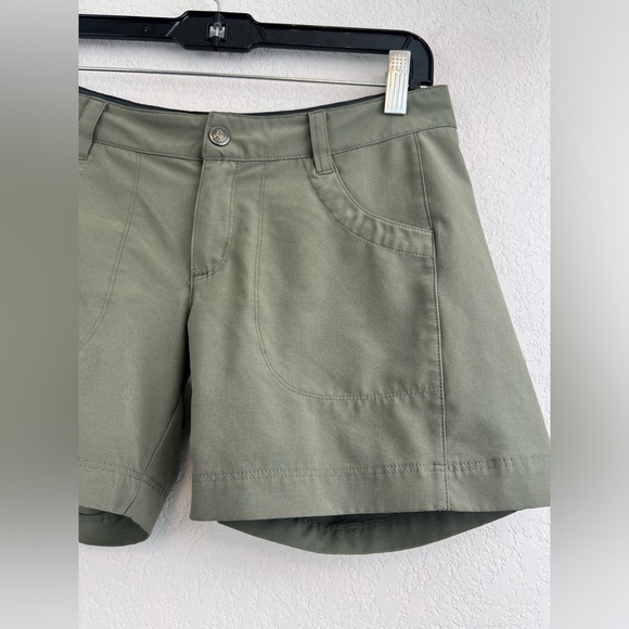 Patagonia Green Hiking Shorts Size 2 - Picture 3 of 9